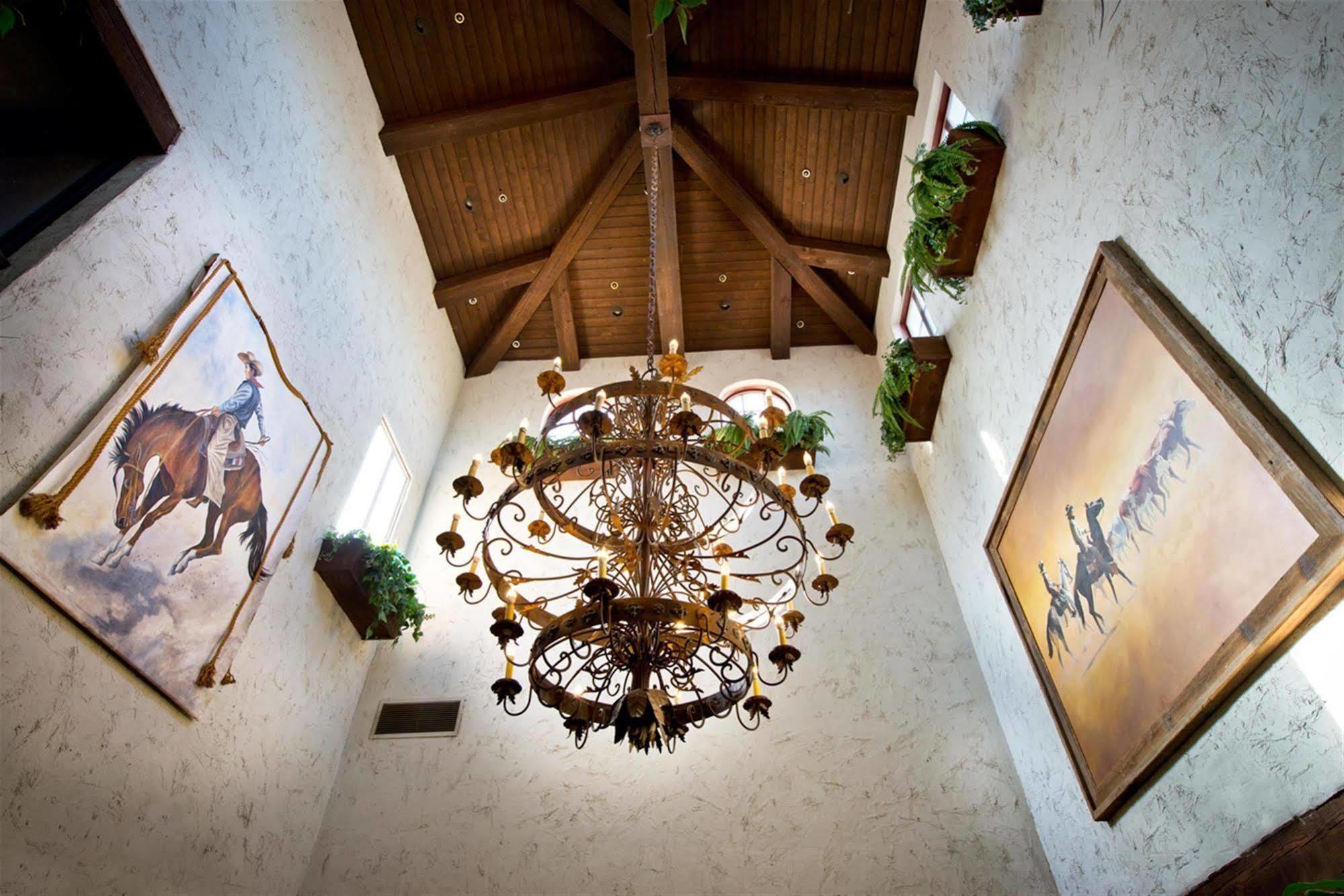 Huron Harris Ranch Inn And Restaurant מראה חיצוני תמונה