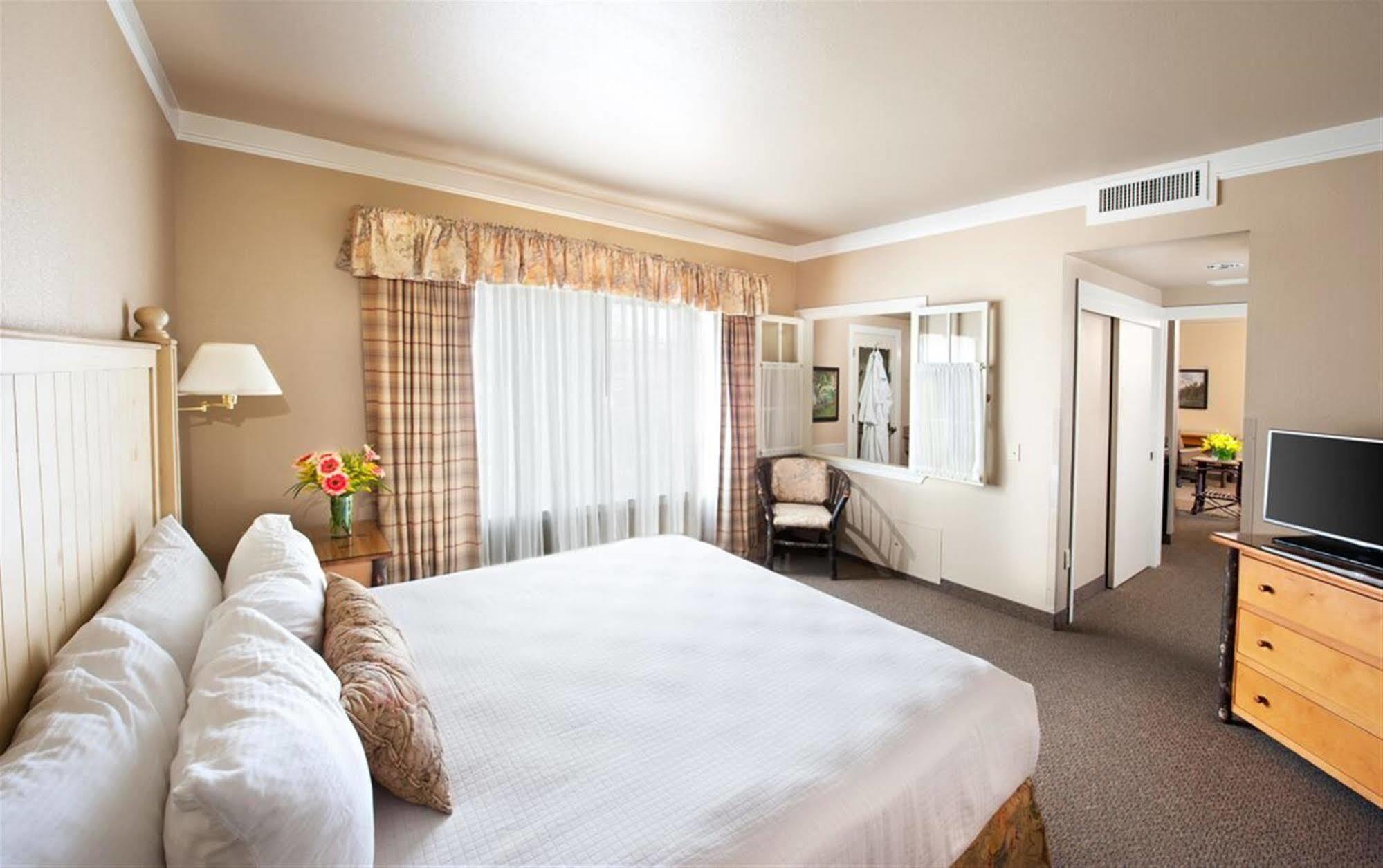 Huron Harris Ranch Inn And Restaurant מראה חיצוני תמונה
