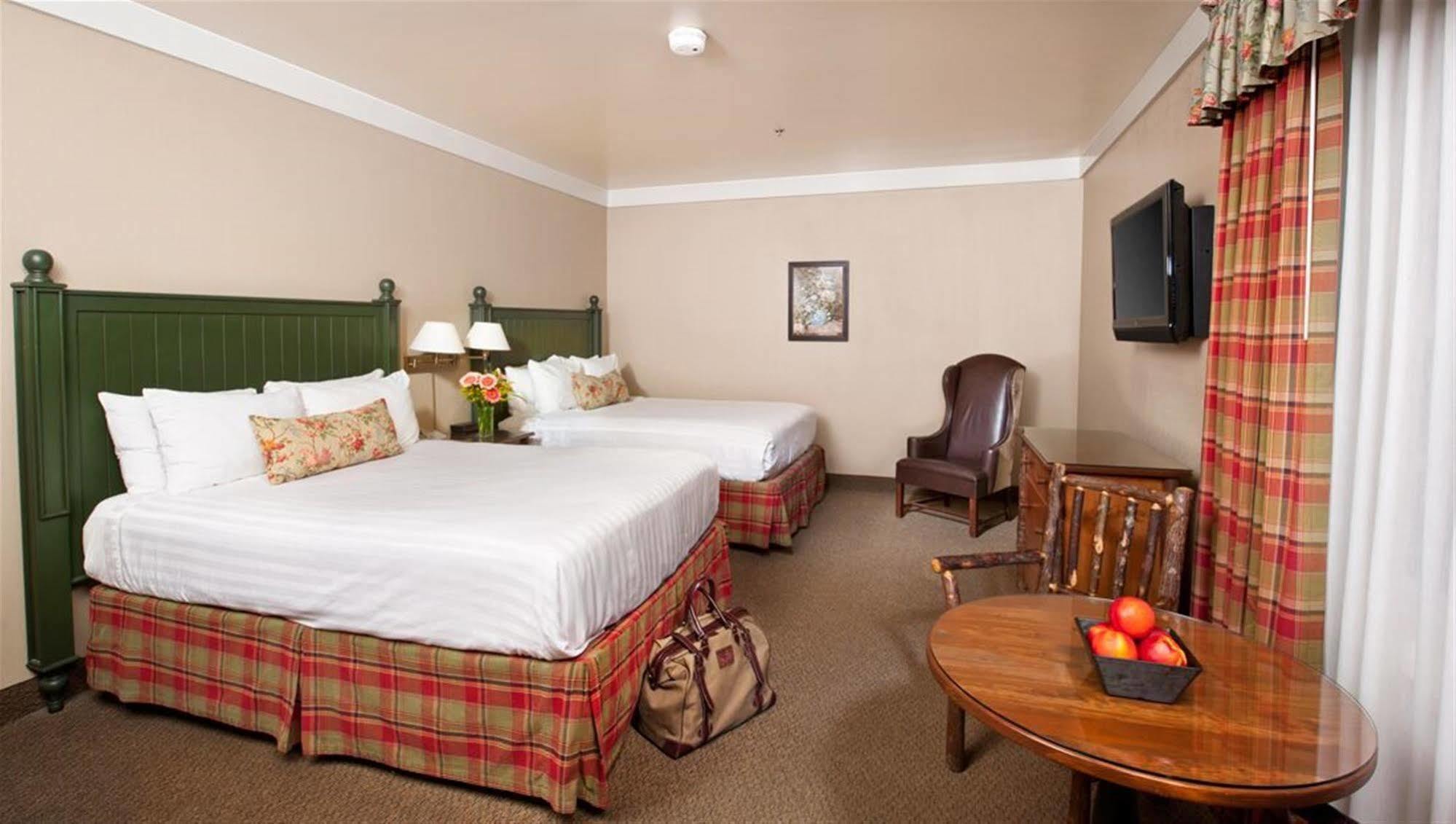 Huron Harris Ranch Inn And Restaurant מראה חיצוני תמונה