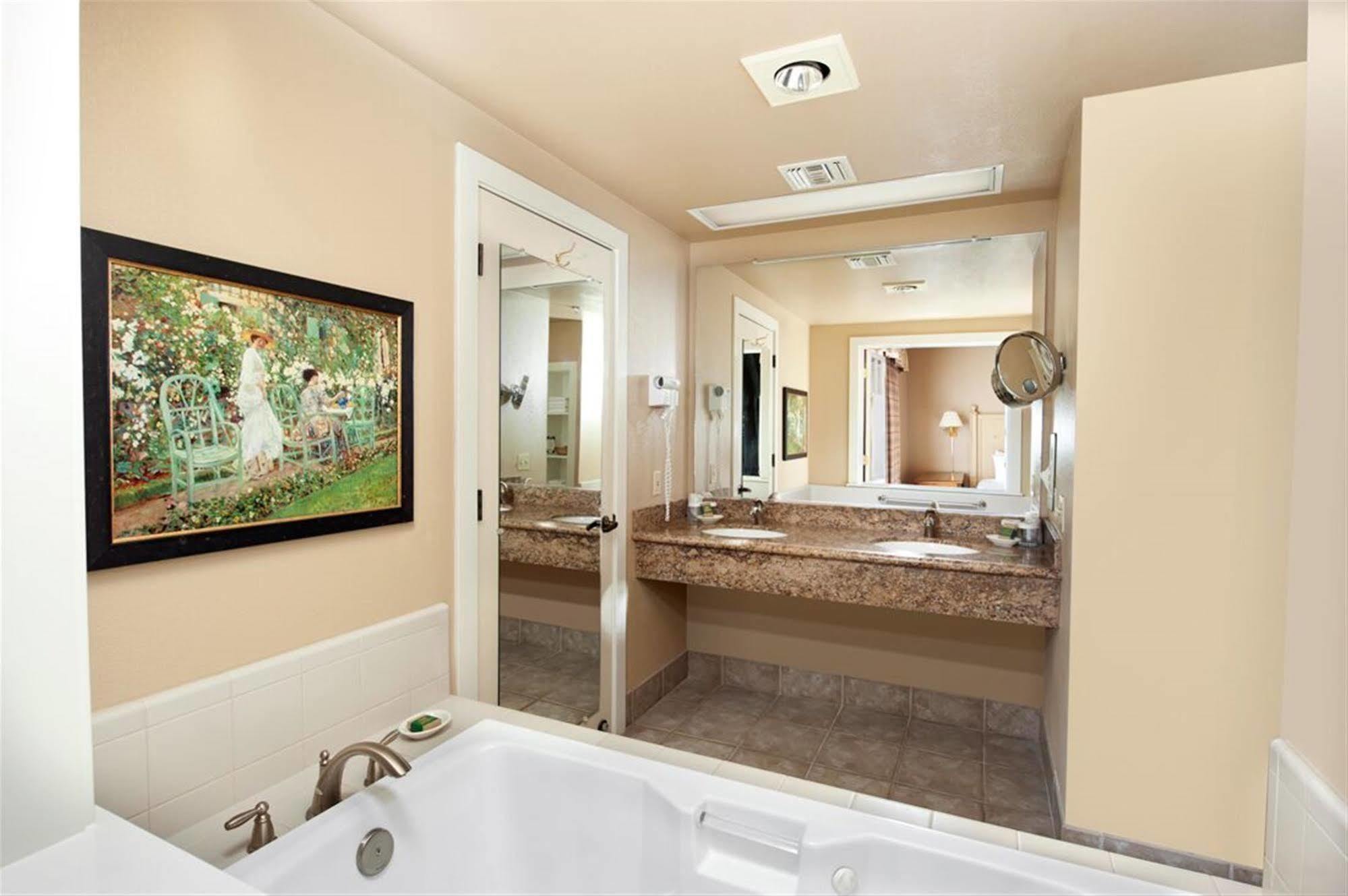 Huron Harris Ranch Inn And Restaurant מראה חיצוני תמונה