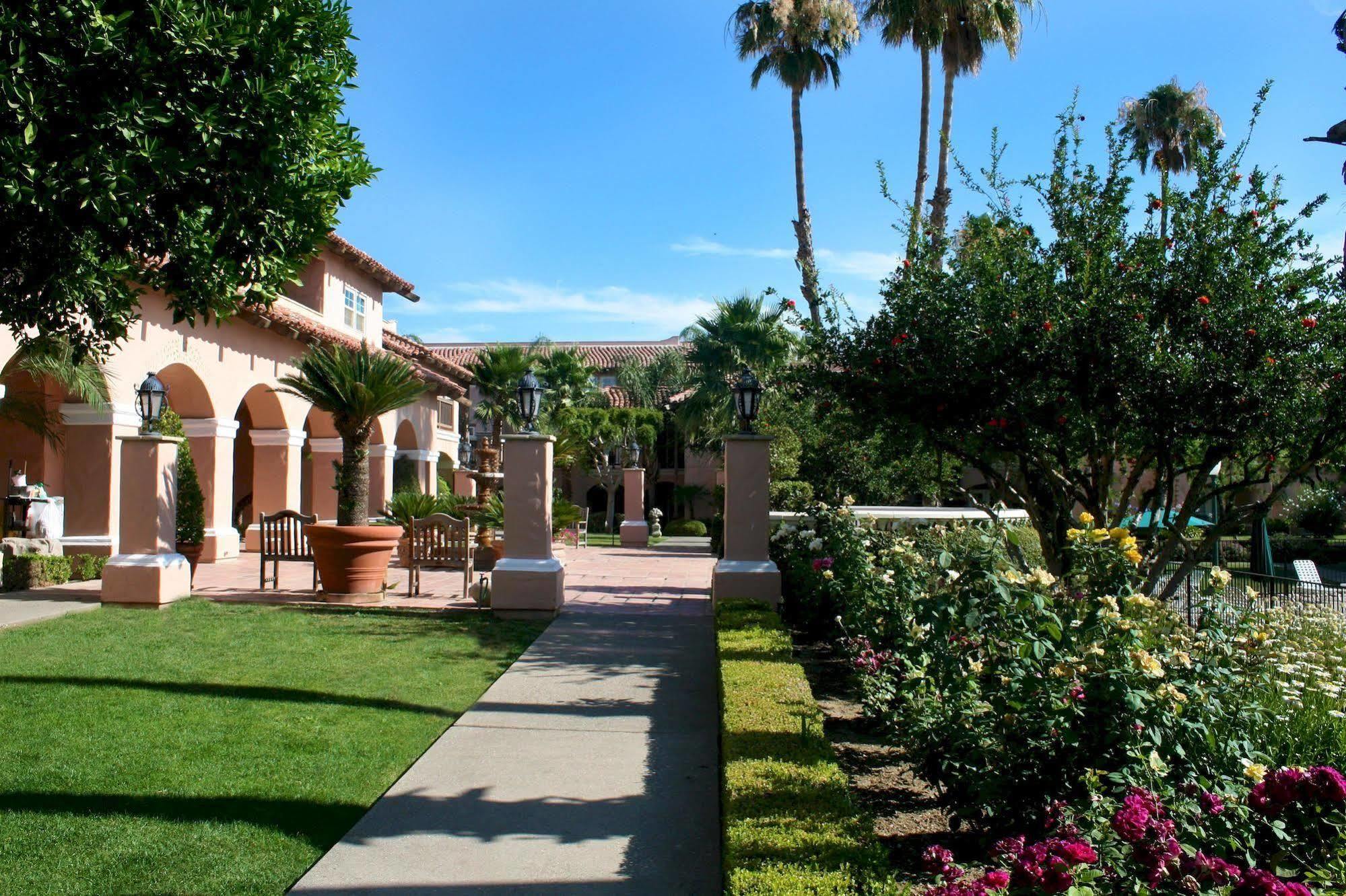 Huron Harris Ranch Inn And Restaurant מראה חיצוני תמונה